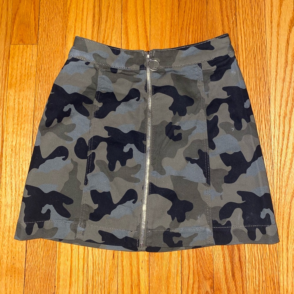 NWT camo skirt 😎